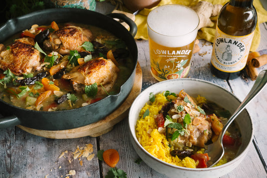 MIDDEN-OOSTERS STOOFPOTJE MET GEDROOGDE PRUIMEN, ABRIKOZEN EN KIPPENDIJ