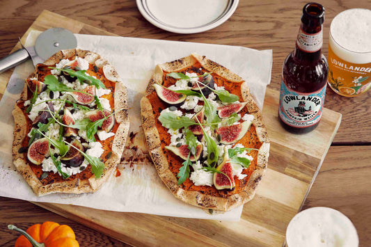 FLAMMKUCHEN MET VERSE VIJGEN, ZOUTE FETA EN GEROOSTERDE POMPOENPITTEN.